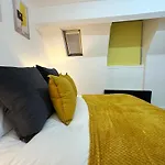 Stylish Old Trafford 2Br Apartment, Free Parking, Near Stadium & City Centre