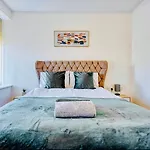 Cosy Stay In The Heart Of Downtown With Parking