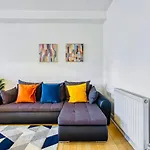 Cosy Stay In The Heart Of Downtown With Parking