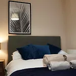 Central Apartment With 2 Parking Spaces!