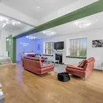 Manchester House Retreat - Sleeps 18