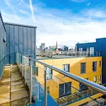 2 Bedroom Penthouse With Balcony By Host A Home