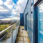 2 Bedroom Penthouse With Balcony By Host A Home