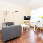 Cosy Stretford Studios In A Prime Location