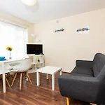 Cosy Stretford Studios In A Prime Location