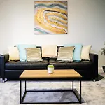Aqua Springs, 2 Bedroom 1St Floor Apartment, Near Didsbury