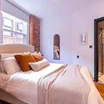 2 Bed Luxury Apartment, Parking, Gym, Concierge