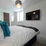 Luxury 2 Bed 2 Bath Flat Near Old Trafford