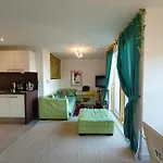 Apartmentsleeps5-Balcony-Petfriendly-Aoarena-Heatonpark-Onstreetparking