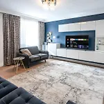 Modern Home Near Etihad, Coop Live