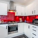 Modern Home Near Etihad, Coop Live