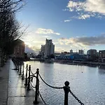 Entire Top-Floor Views Apartment Near Media City & Manchester United
