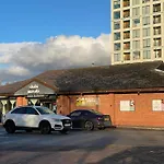 Entire Top-Floor Views Apartment Near Media City & Manchester United