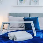 Sleeps 8, Free Parking, Stunning 3Bed In Salford, Available For Long Stays