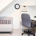 Spacious 2-Bed Home Near Manchester City Centre, Fast Wifi