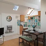 Victorian Elegance At Kingscliffe, Sleeps 17