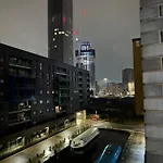 Luxury 1 Bedroom Apartment, Manchester City Center With Balcony