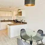 Comfy 1 Bedroom Apartment