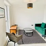 Comfy 1 Bedroom Apartment