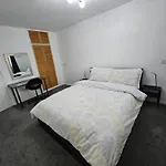 Entire Rental, Easy Reach To Etihad Stadium