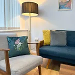 Spacious Apartment City Centre 5 Guests Long Stay