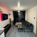 Luxury 1 Bedroom Apartment, Manchester City Center With Balcony