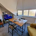 Old Trafford 1 Bed By City Superhost