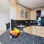 Spacious Stylish 2 Bedroom Apartment With River And City Views Across Manchester United Football Club, Media City Salford Quays Manchester With Free Parking