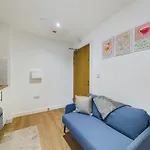 Charming Studio Type In Cheltenham