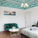 The Turquoise Double Room In A 6 Bedroom Victorian House