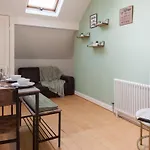 The Turquoise Double Room In A 6 Bedroom Victorian House