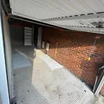 House Near City Centre & Etihad, Free Parking & Garden