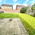6 Guests- 3 Bedroom Central House Mcr Ao & Etihad Parking & Wi Fi