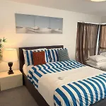 Luxury Rooms - Pick A Room - Free Parking & Kitchen Access, Near Etihad Stadium, The Coop Live & Piccadilly Station, Manchester
