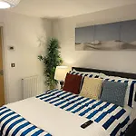 Luxury Rooms - Pick A Room - Free Parking & Kitchen Access, Near Etihad Stadium, The Coop Live & Piccadilly Station, Manchester