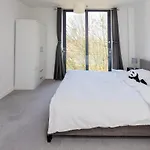 Park View 3 Bed Ensuite Apartment Only 5 Min Walk To Arndale
