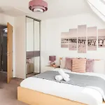 Luxe Stays-Sleeps 9-Hot Tub-Pool
