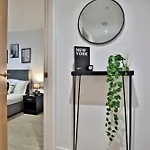 Manchester - 2-Bed Apartment - Sleeps 4 - Wifi