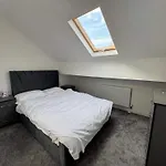 Housesleeps9-Patio-Parking-Familyok