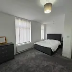 Housesleeps9-Patio-Parking-Familyok