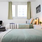 Cozy Apartment Next To Ao Arena With Free Parking
