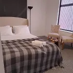 3Br Sleeps 10 Walk To Alex Park