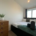 Cosy 2 Bedroom Apartment Near City Centre