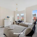 Monton Co-Living - Private Room Self-Cater