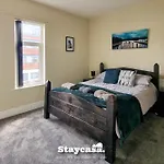 Rustic Ebony Suite With Free Parking