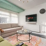 The Jade - Pool Table - Man Utd - City Centre - 4Bd