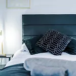 Large 3 Bed House Sleeps 6 By Host A Home