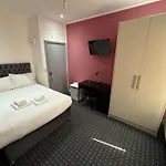 Landcross Co-Living - Private Room Self-Cater