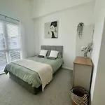 Ao & Etihad Stadium 6 Guest Stay- 3 Bedroom Central House With Parking & Wi Fi