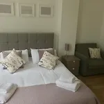 Oxford Place Apartment